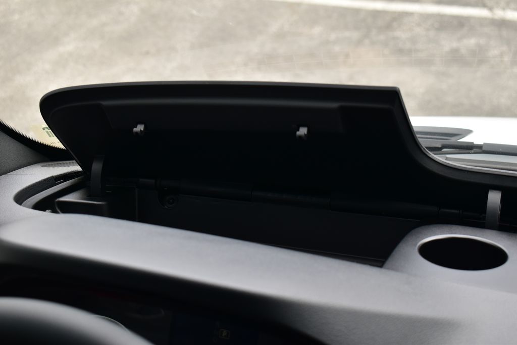 Vehicle image 21 of 33