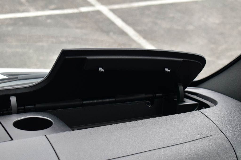 Vehicle image 23 of 33