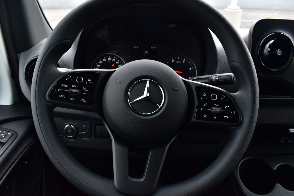 Vehicle image 13 of 33