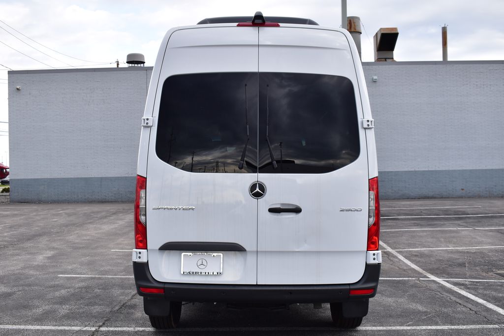 Vehicle image 8 of 33