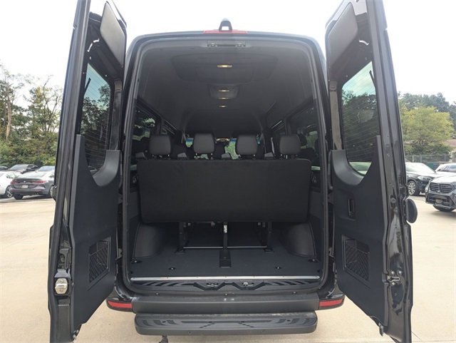 Vehicle image 17 of 20