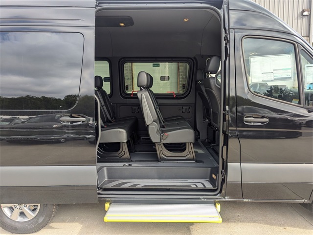 Vehicle image 16 of 20