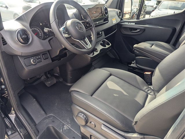 Vehicle image 9 of 20
