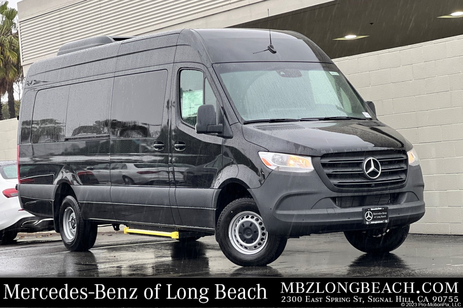 Vehicle image 4 of 32