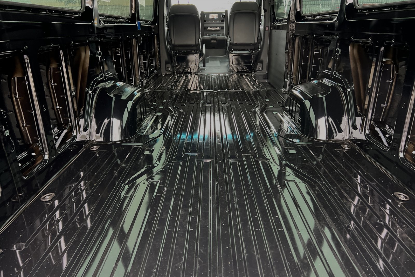 Vehicle image 16 of 32