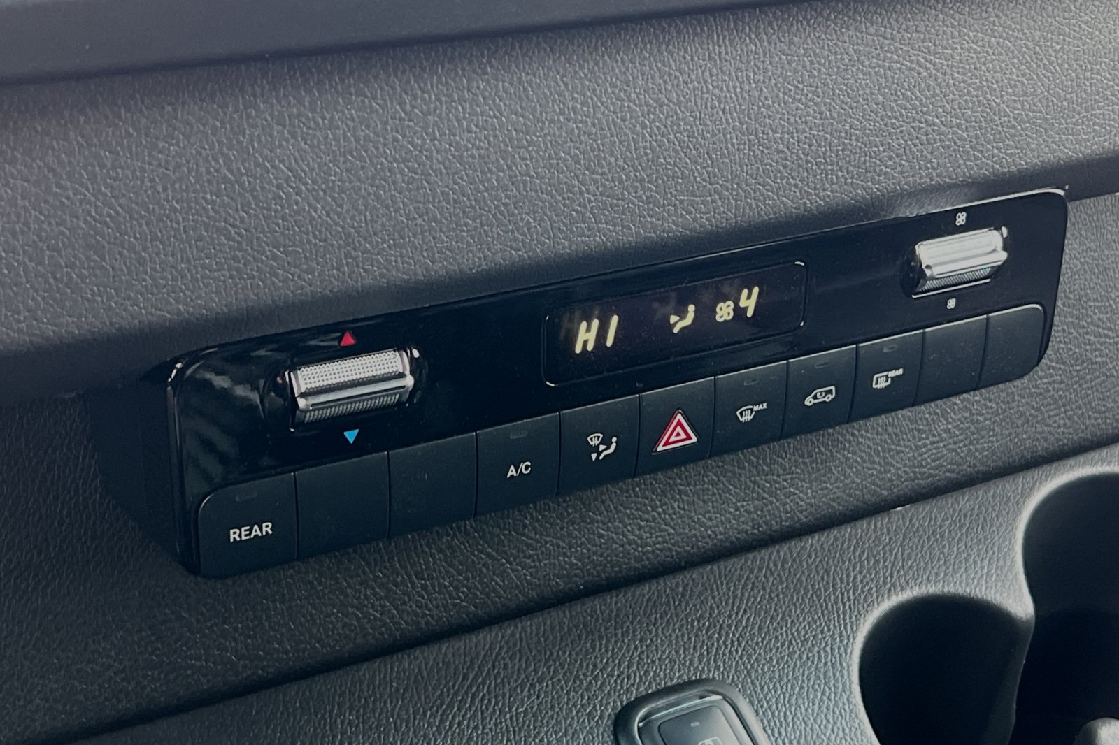 Vehicle image 21 of 32