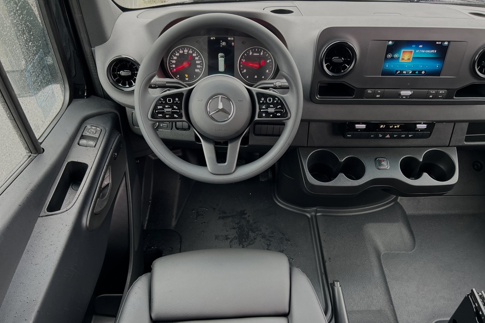 Vehicle image 15 of 32