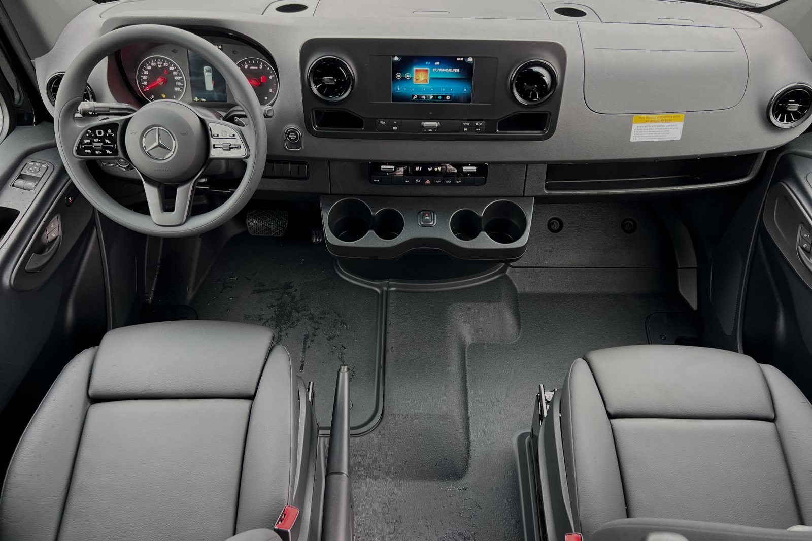 Vehicle image 14 of 32