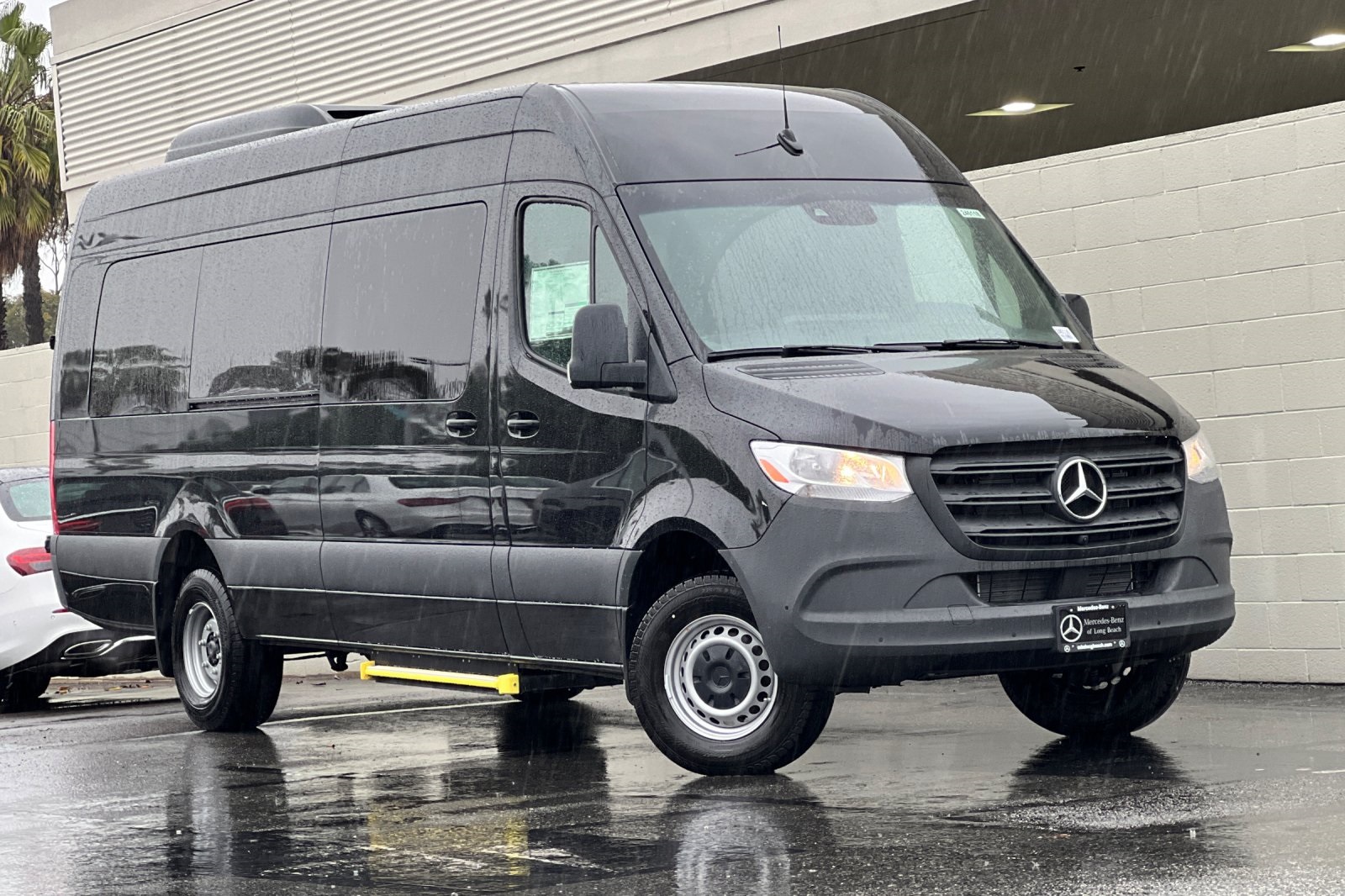 Vehicle image 5 of 32