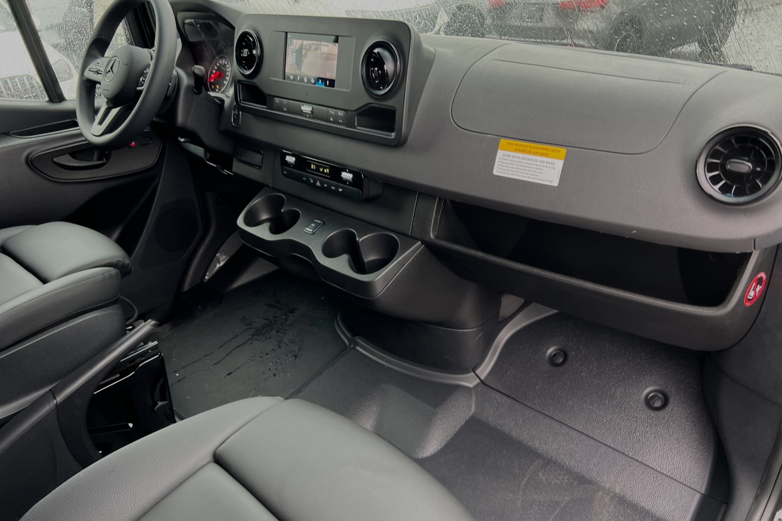 Vehicle image 17 of 32