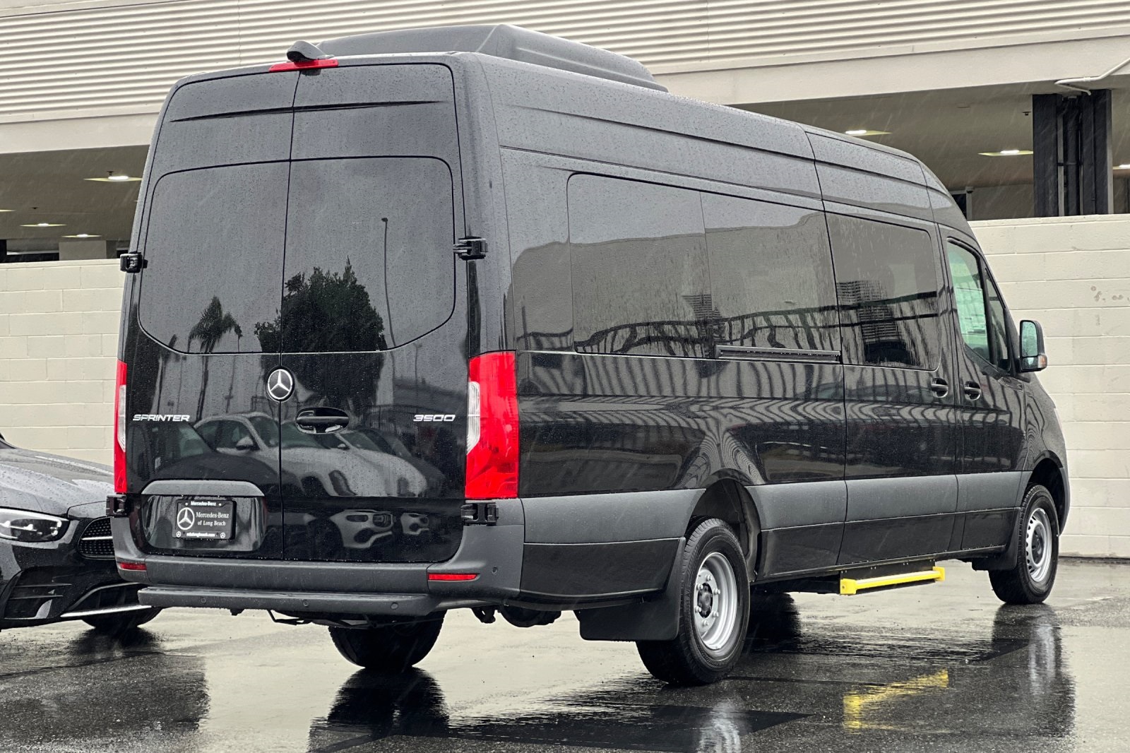 Vehicle image 8 of 32