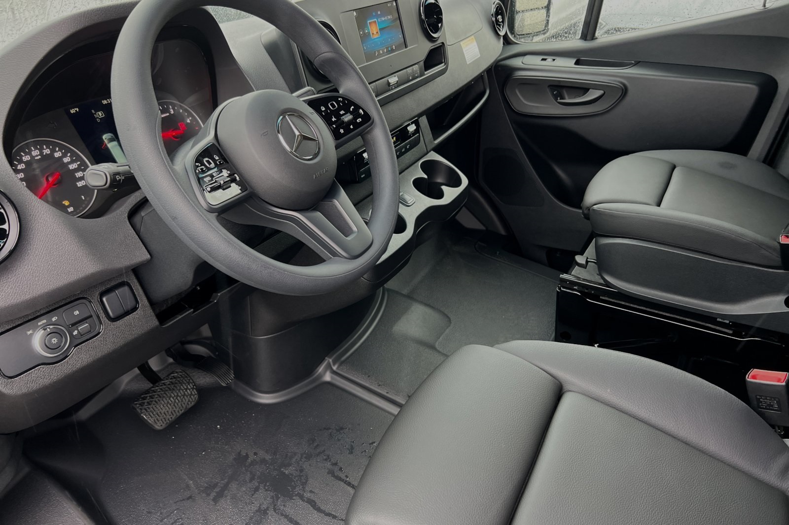 Vehicle image 11 of 32