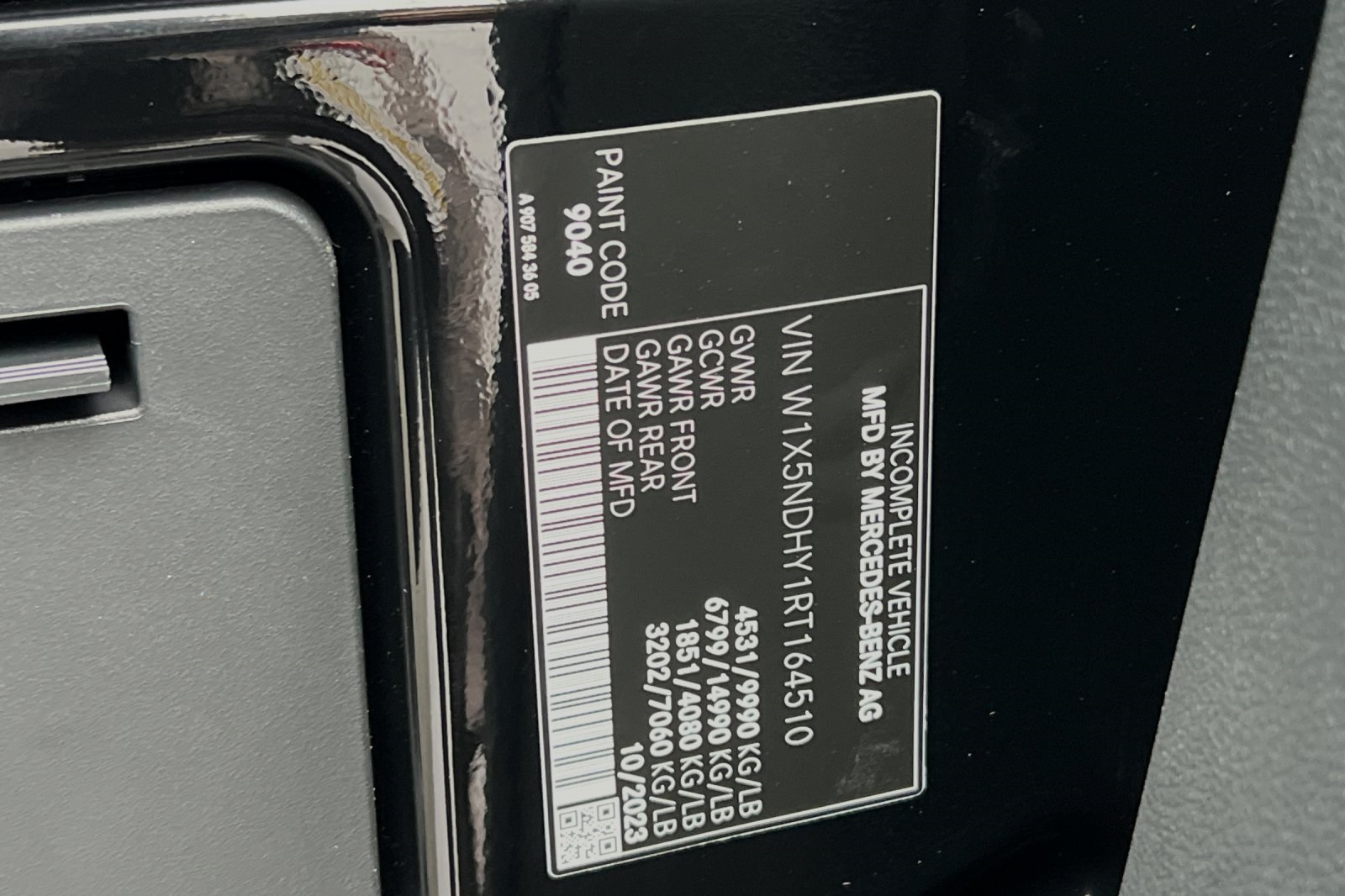 Vehicle image 27 of 32