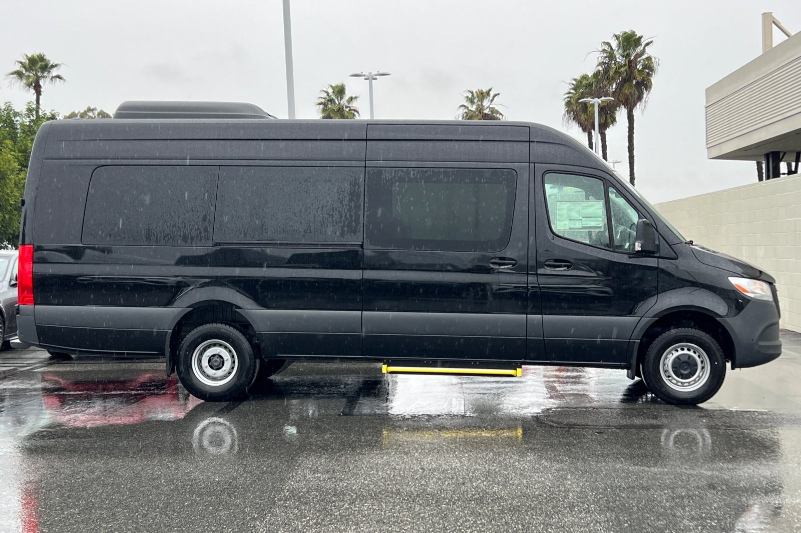 Vehicle image 7 of 32