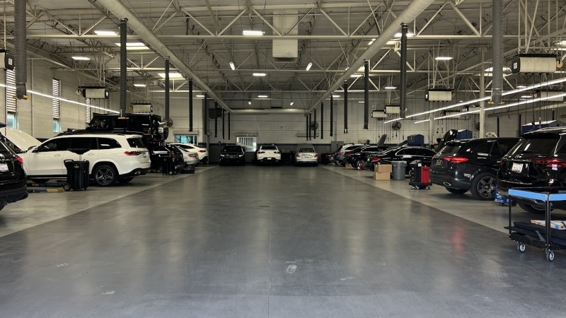 Vehicle image 29 of 32