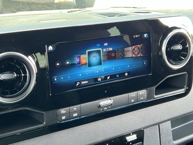 Vehicle image 13 of 33