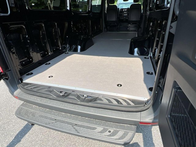 Vehicle image 22 of 33