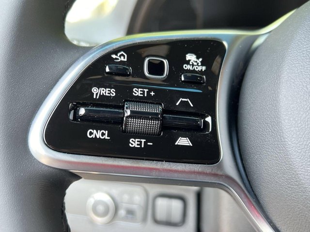 Vehicle image 28 of 33