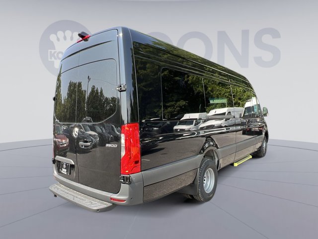 Vehicle image 4 of 33