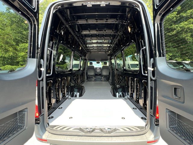 Vehicle image 23 of 33