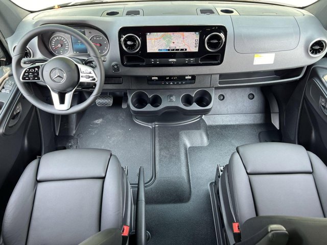 Vehicle image 18 of 33