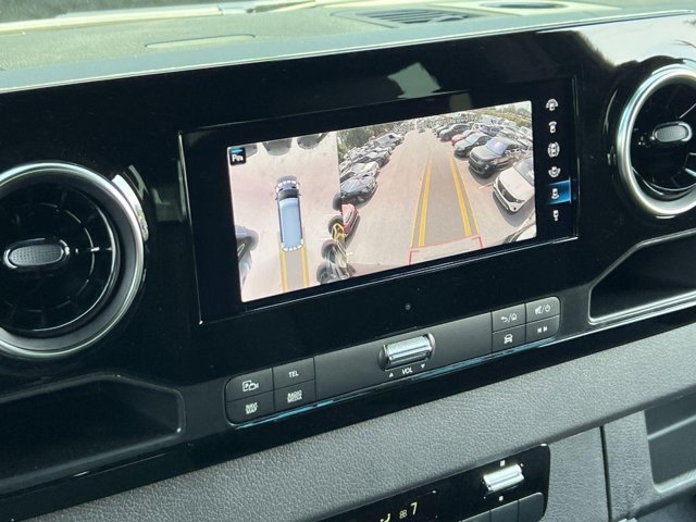 Vehicle image 14 of 33
