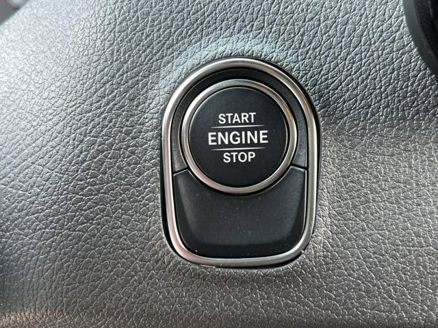 Vehicle image 31 of 33