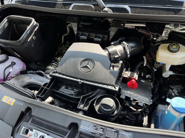Vehicle image 25 of 33