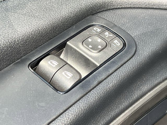 Vehicle image 10 of 33