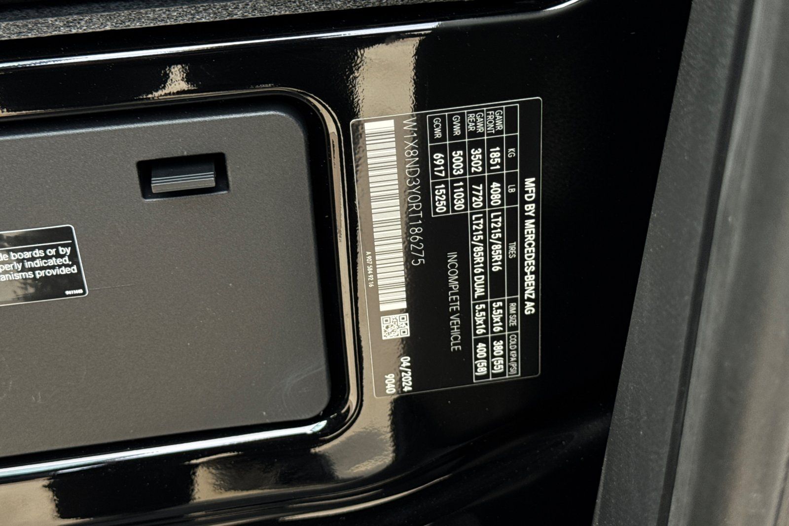 Vehicle image 31 of 33