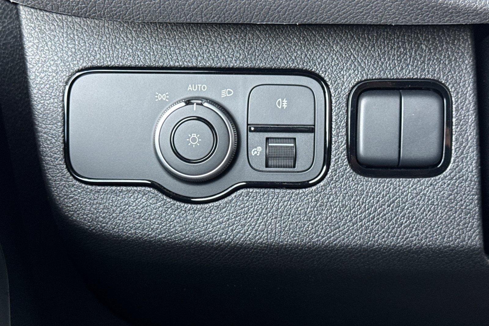 Vehicle image 26 of 33