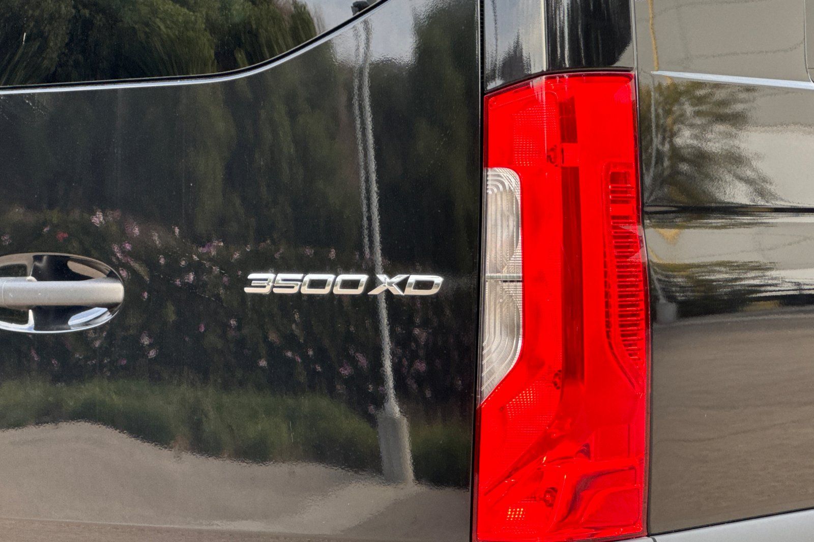 Vehicle image 14 of 33
