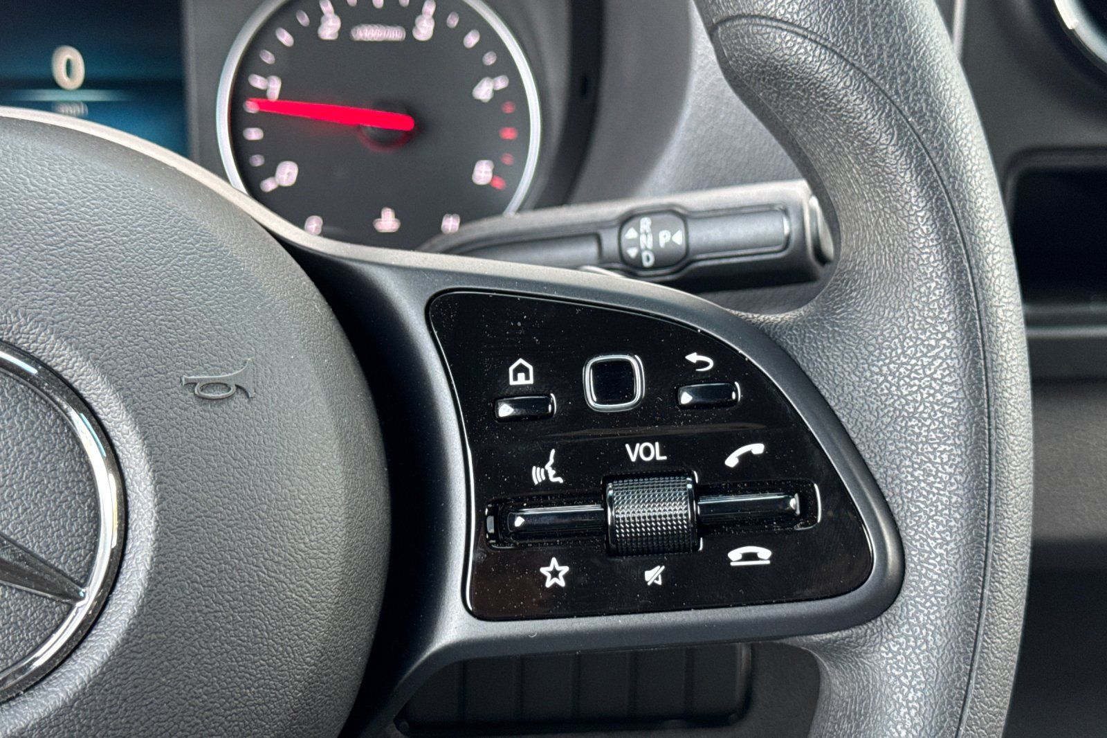 Vehicle image 25 of 33