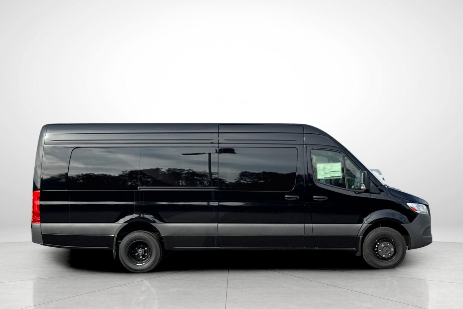 Vehicle image 4 of 33