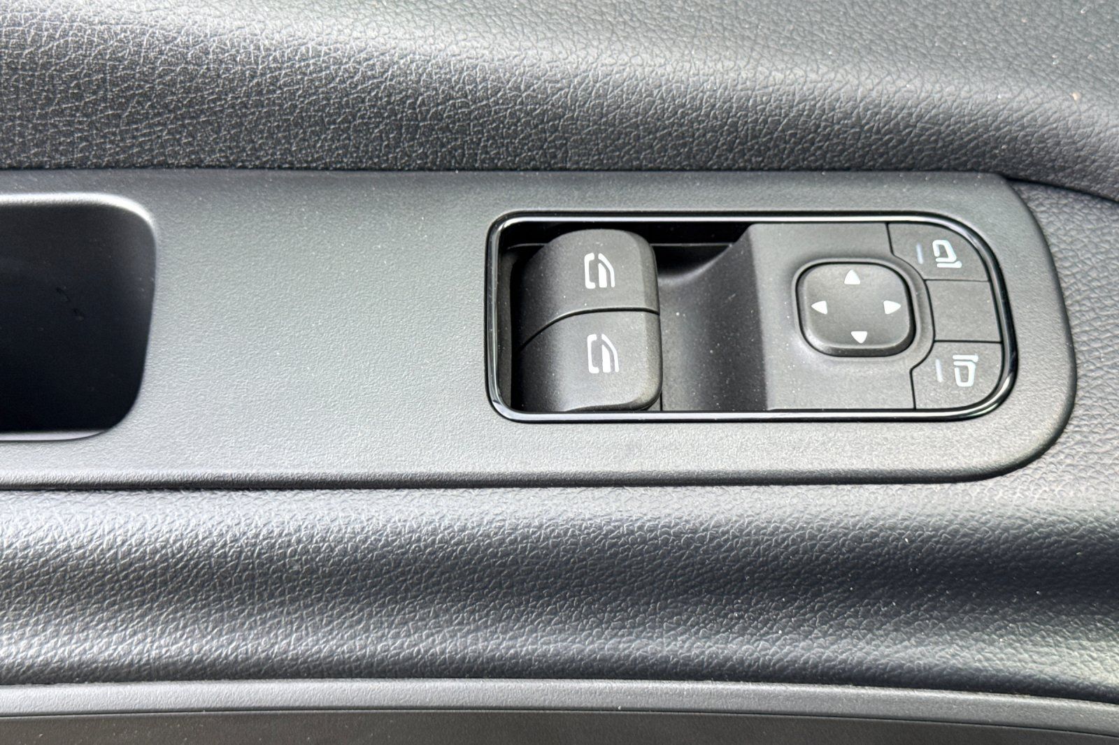 Vehicle image 22 of 33
