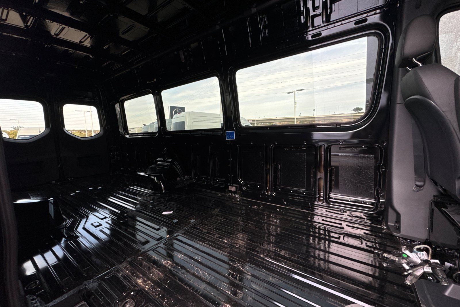 Vehicle image 11 of 33