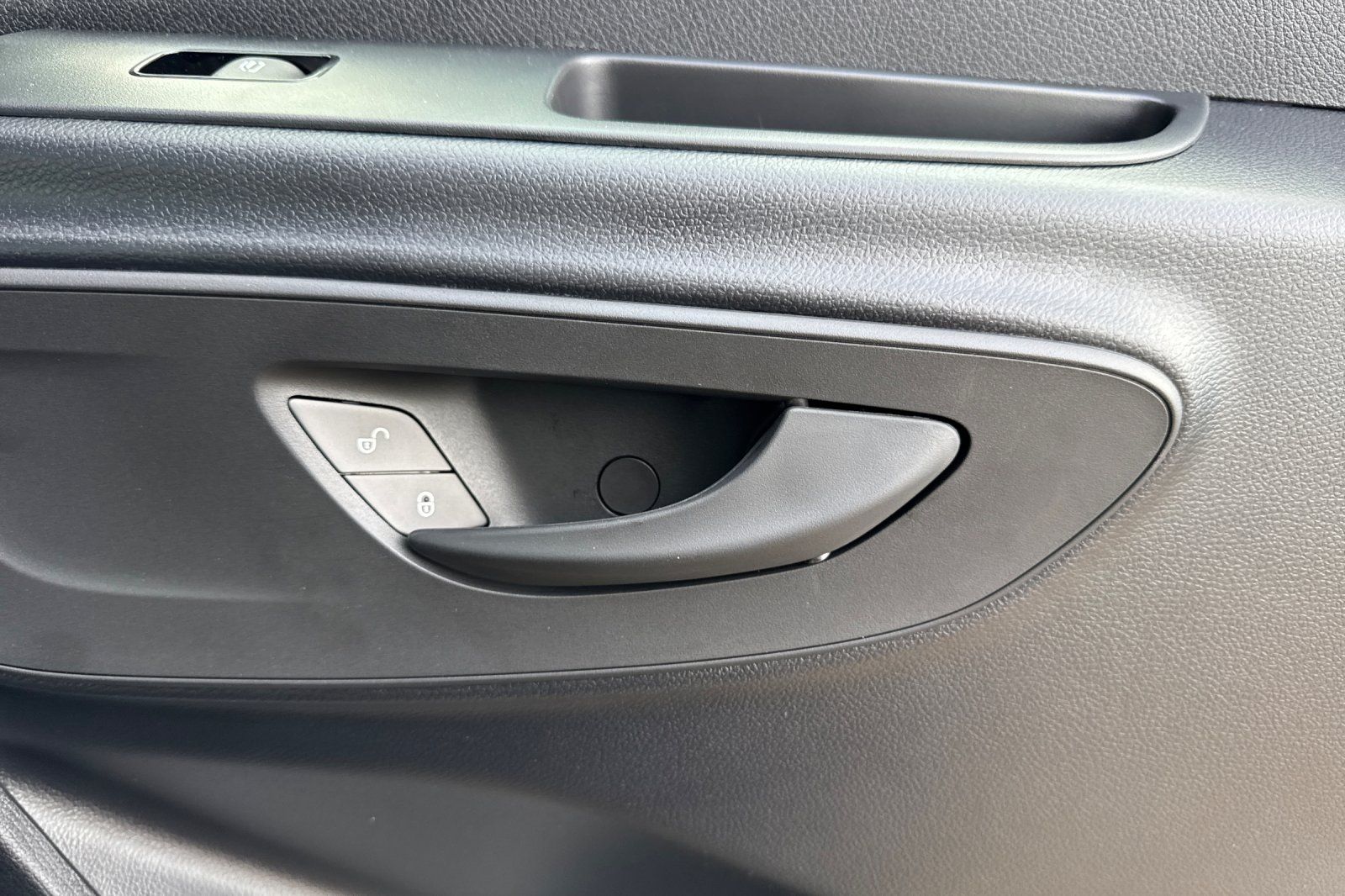 Vehicle image 28 of 33