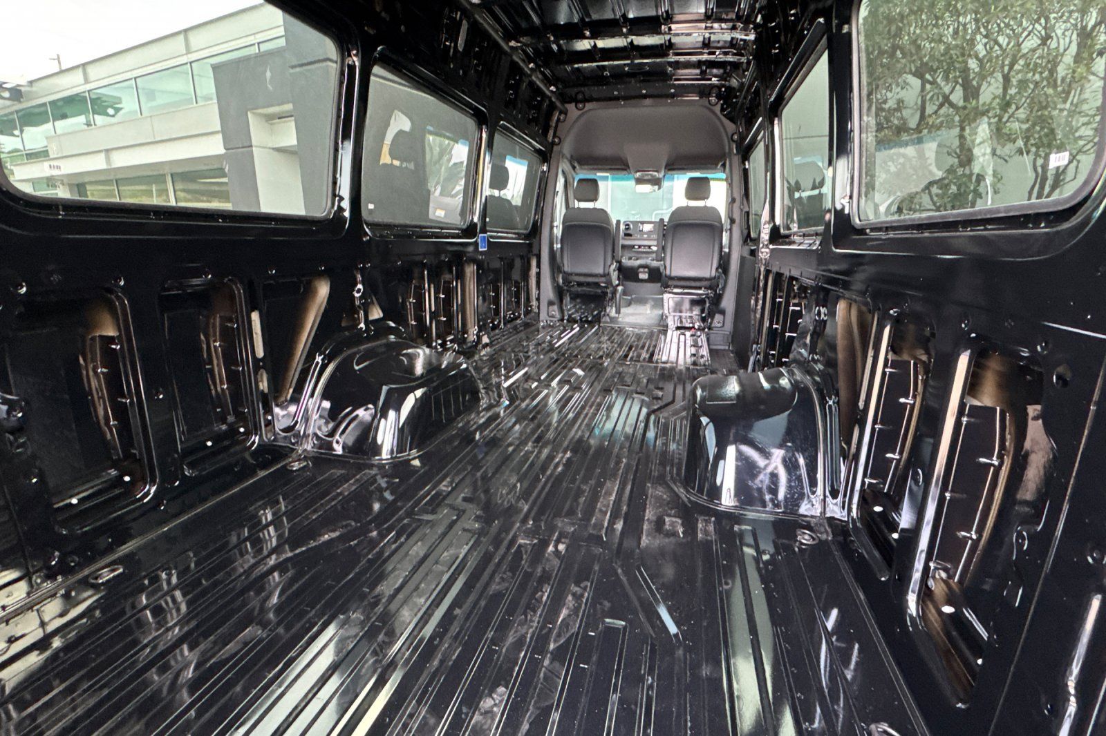 Vehicle image 32 of 33