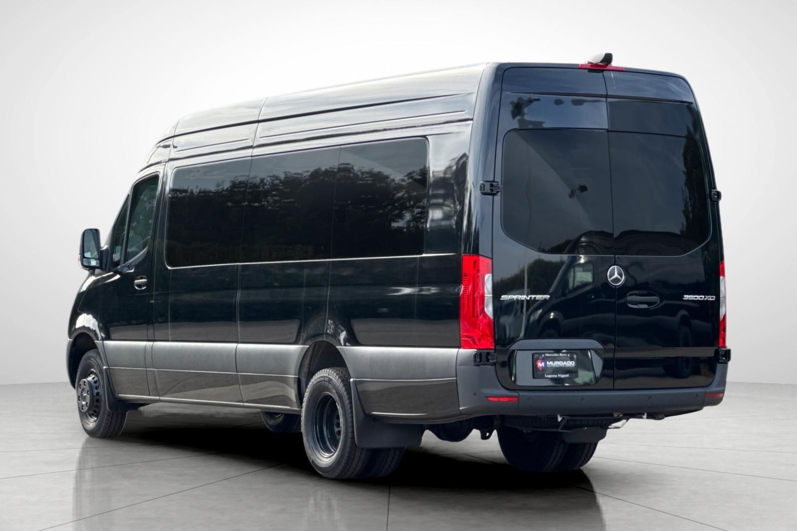 Vehicle image 13 of 33