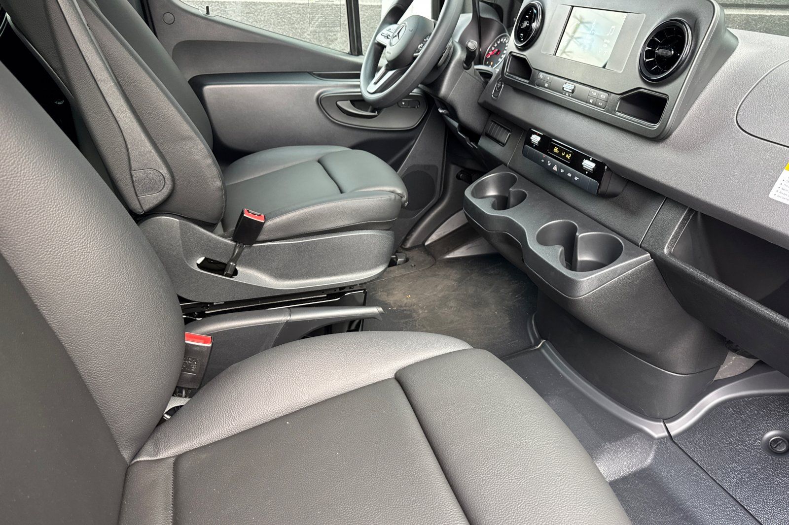 Vehicle image 15 of 33