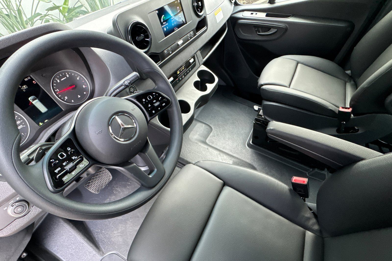 Vehicle image 9 of 33