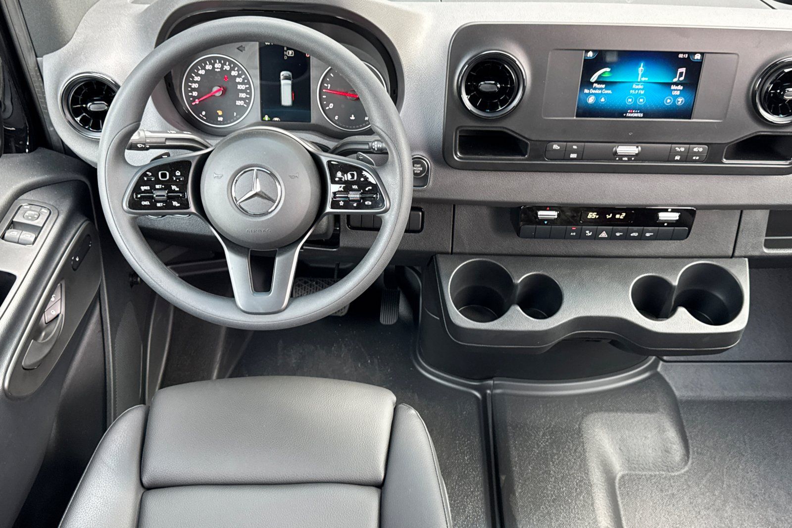 Vehicle image 23 of 33