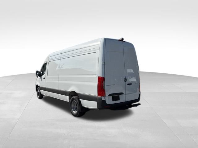 Vehicle image 4 of 16