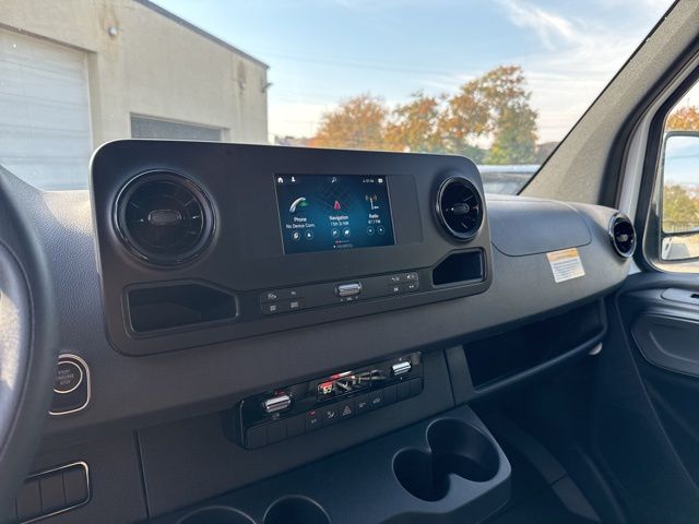 Vehicle image 13 of 16