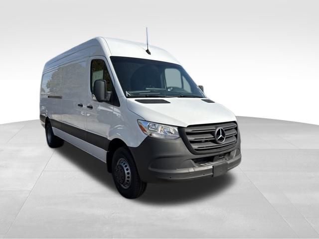 Vehicle image 8 of 16
