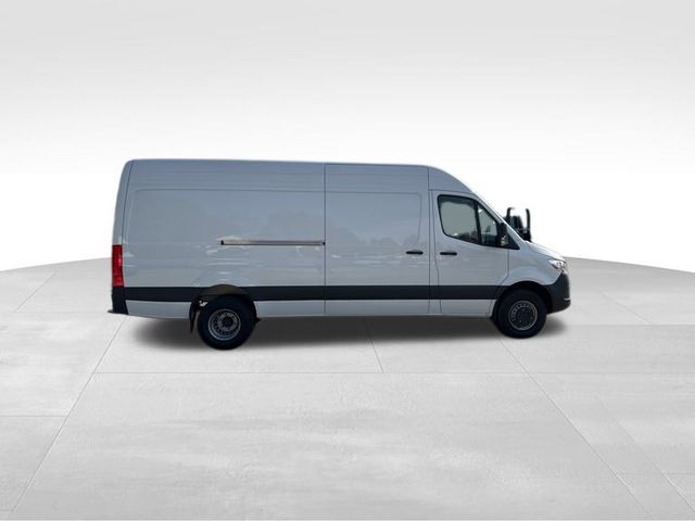 Vehicle image 7 of 16