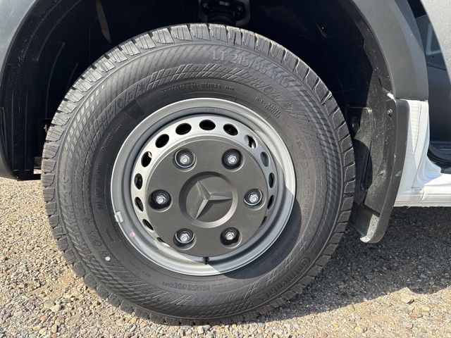 Vehicle image 16 of 16