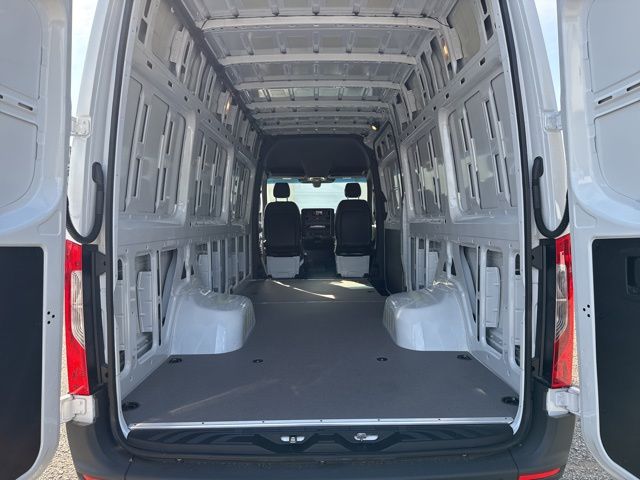 Vehicle image 15 of 16