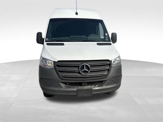 Vehicle image 9 of 16
