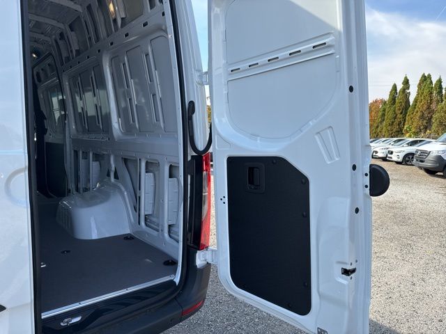 Vehicle image 14 of 16